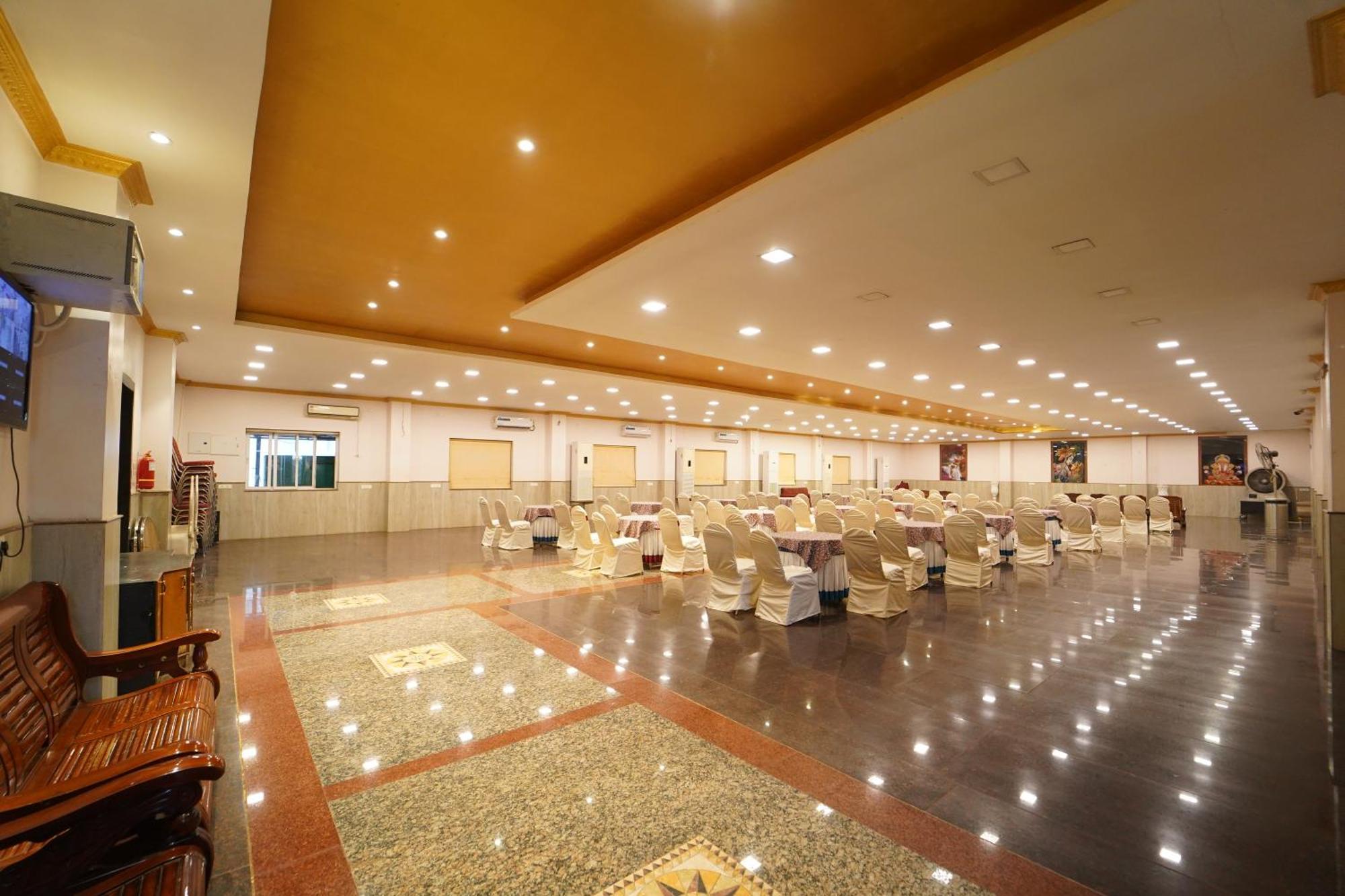 Hotel Ananta Sayana Bhuvanesvar Kültér fotó