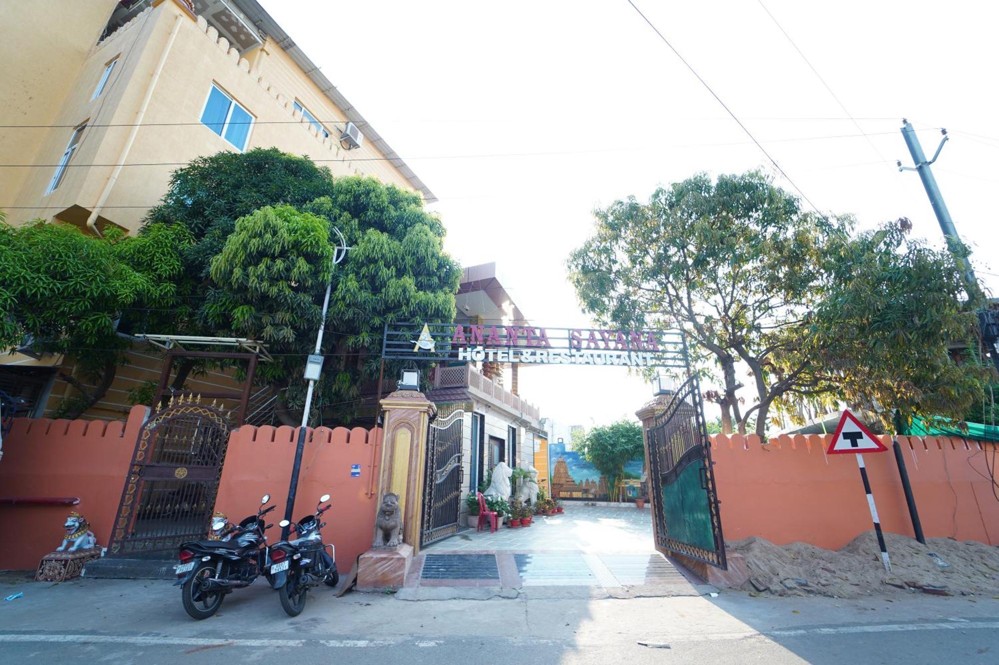 Hotel Ananta Sayana Bhuvanesvar Kültér fotó