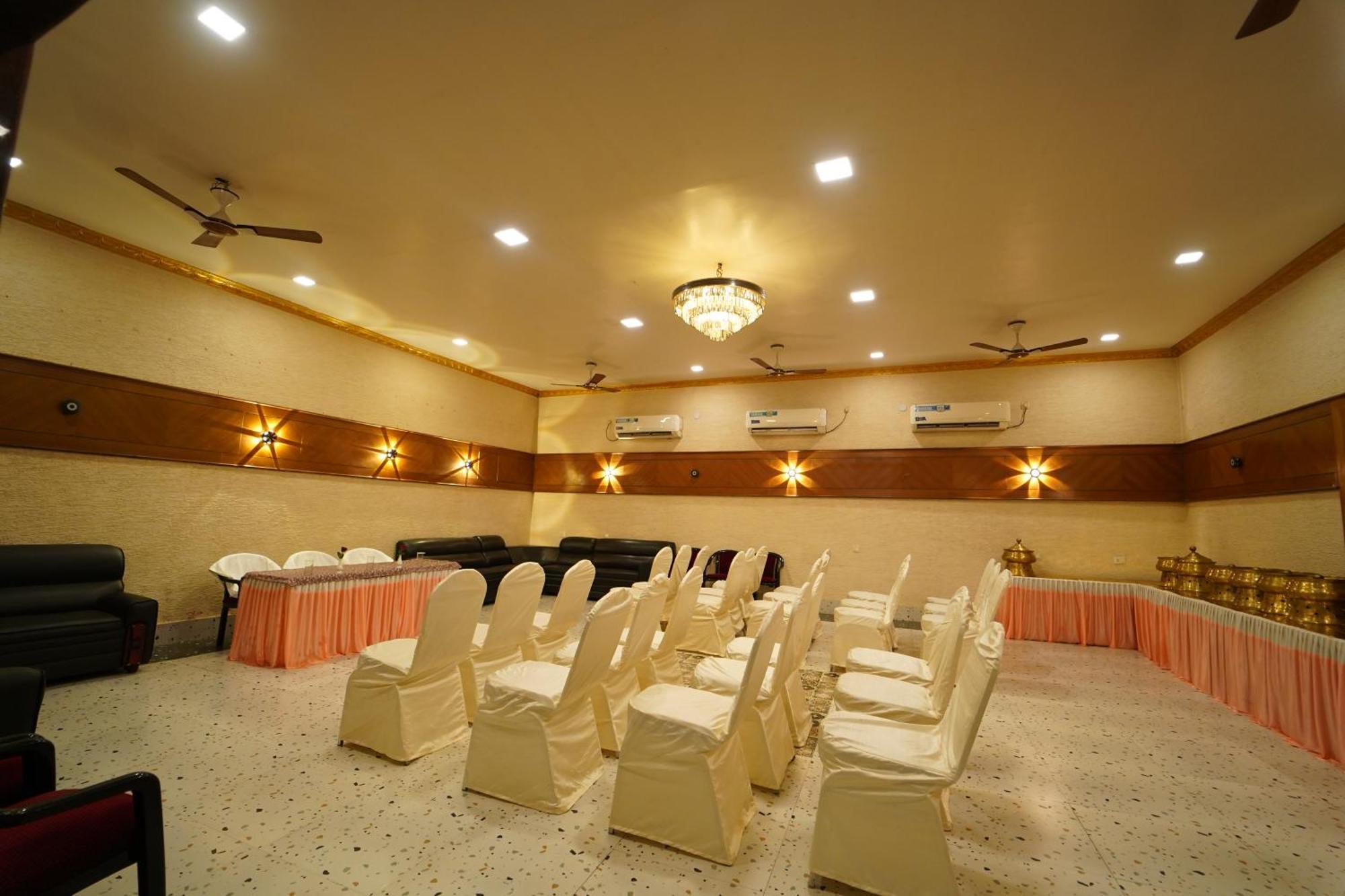 Hotel Ananta Sayana Bhuvanesvar Kültér fotó
