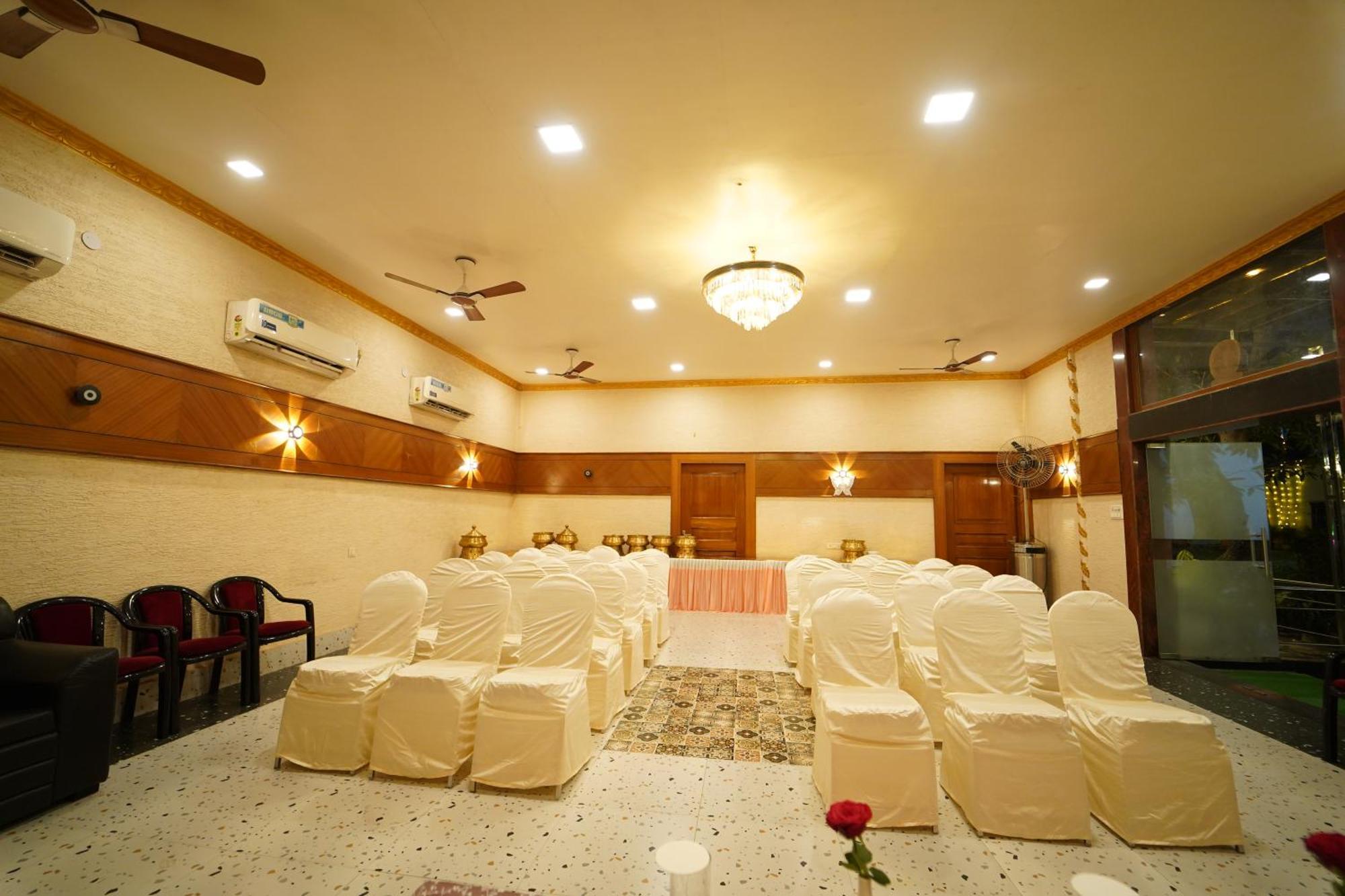 Hotel Ananta Sayana Bhuvanesvar Kültér fotó