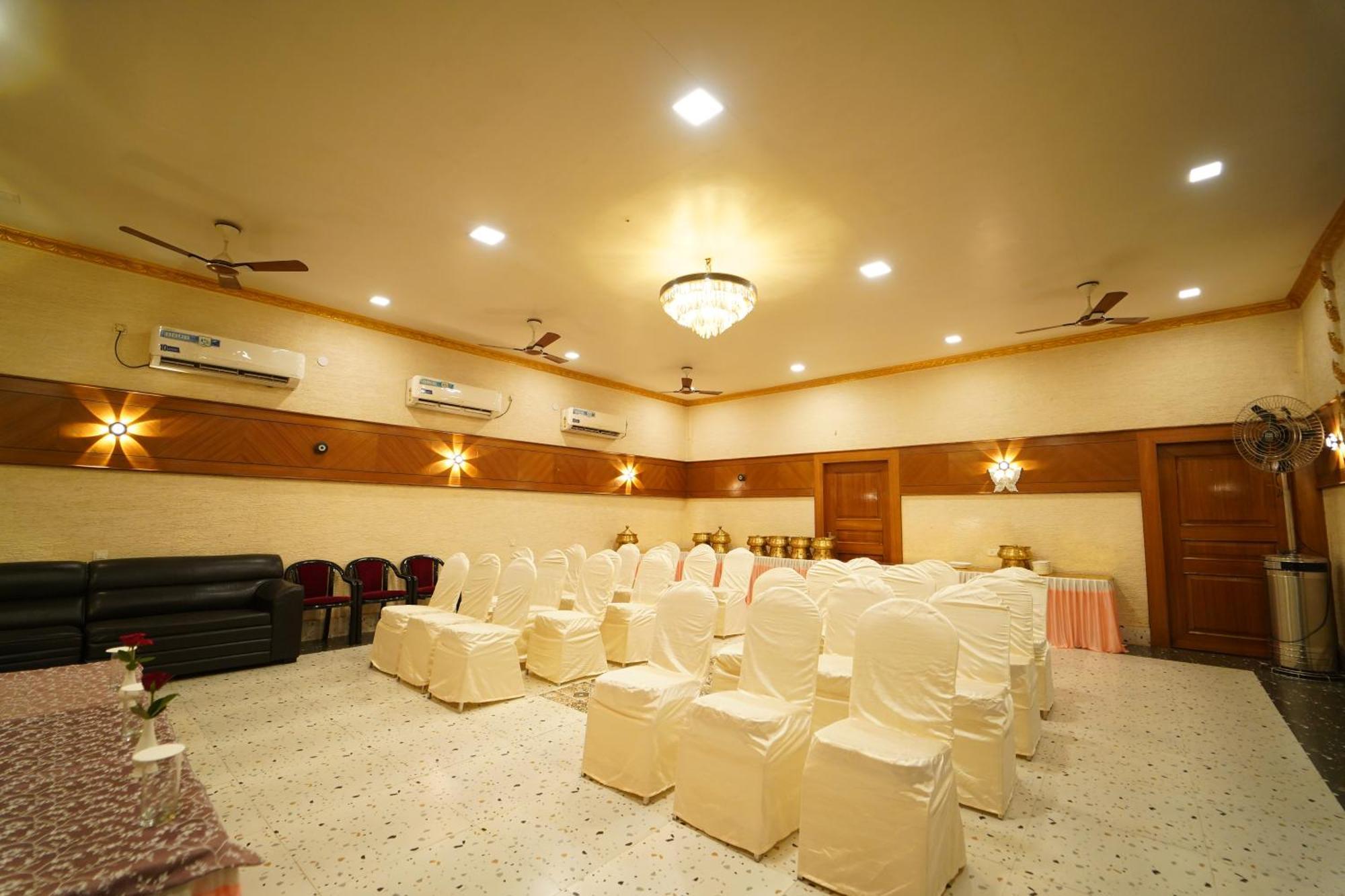 Hotel Ananta Sayana Bhuvanesvar Kültér fotó