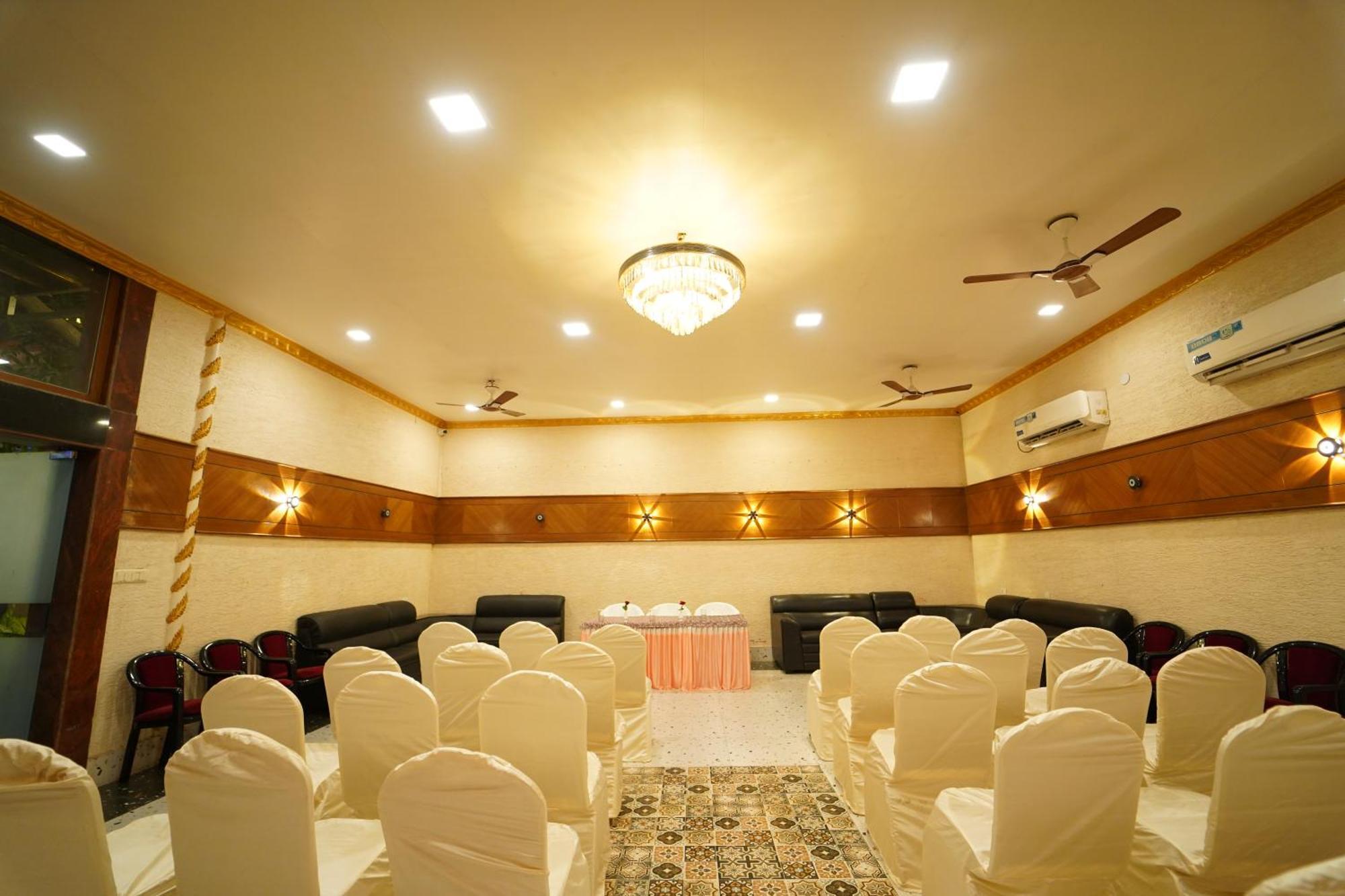 Hotel Ananta Sayana Bhuvanesvar Kültér fotó